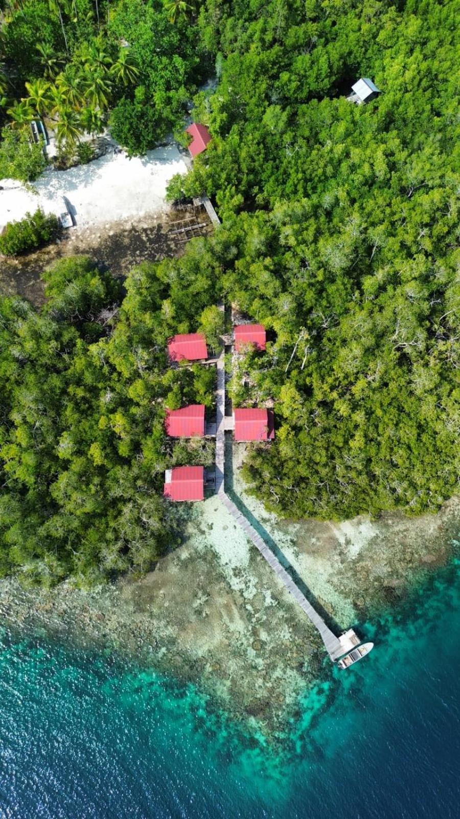 Raja Ampat Blue Sea Villa Besir Exterior photo