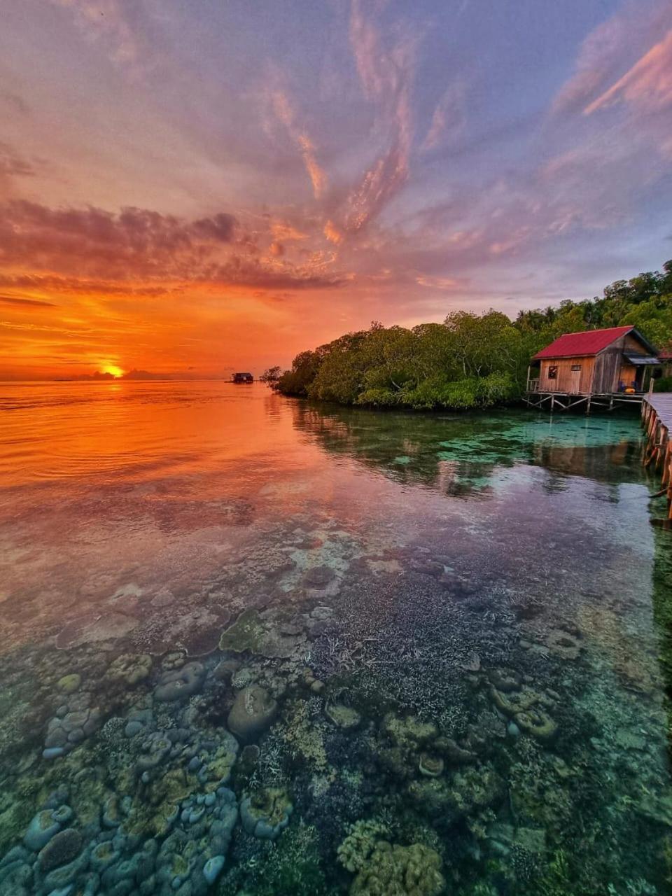 Raja Ampat Blue Sea Villa Besir Exterior photo
