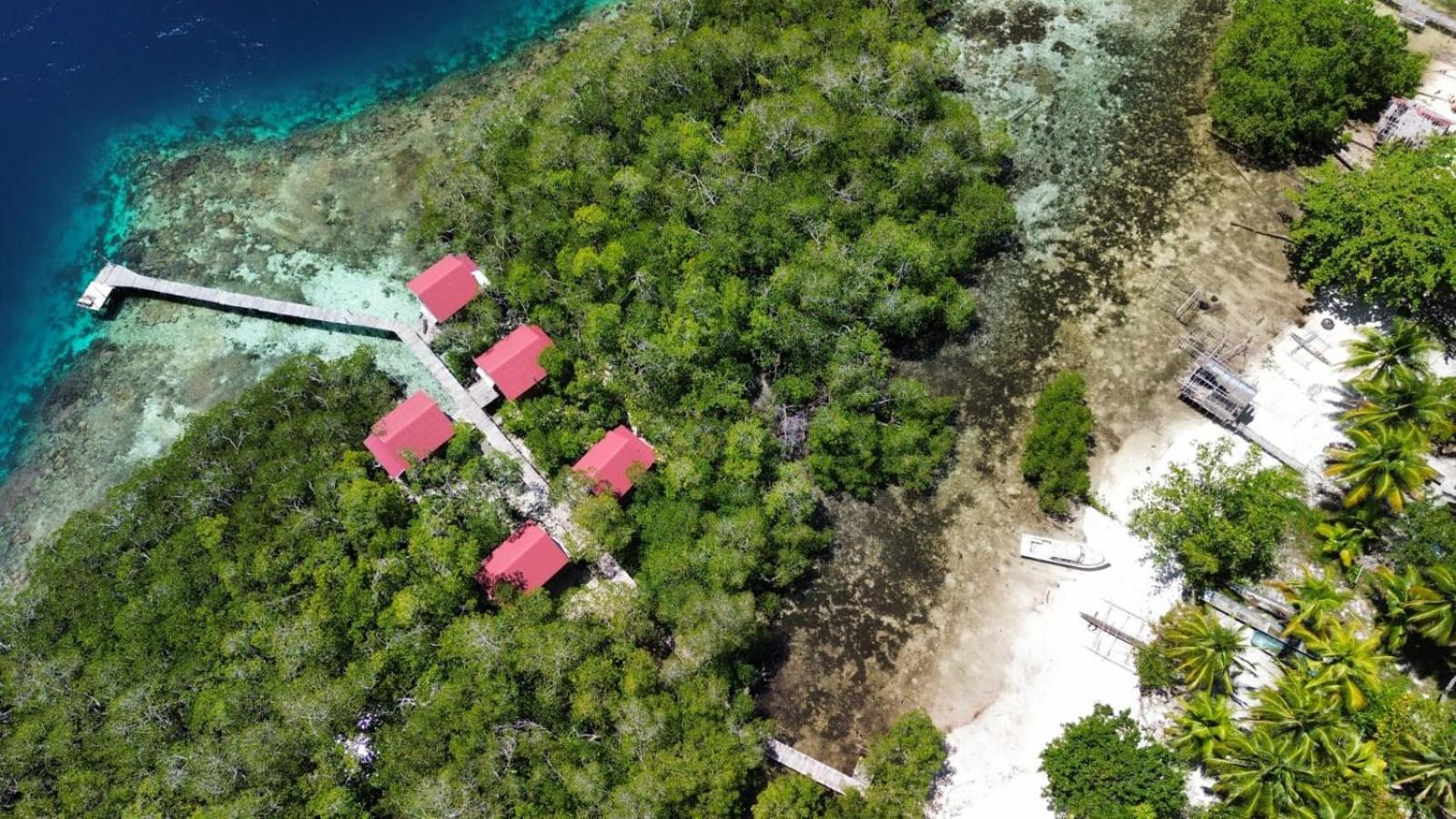 Raja Ampat Blue Sea Villa Besir Exterior photo