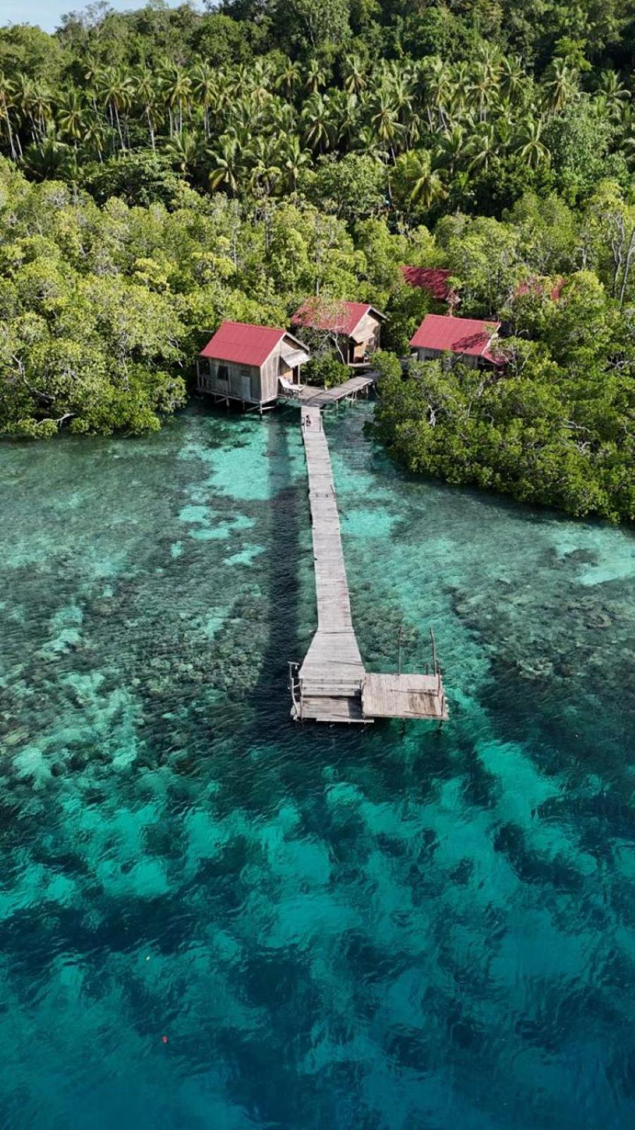 Raja Ampat Blue Sea Villa Besir Exterior photo